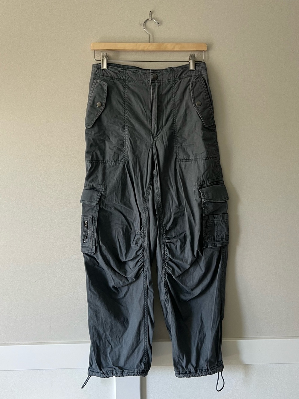 Abercrombie & Fitch Gray Cargo Parachute Pants Small Short Y2K Utility Gorpcore - Picture 1 of 5